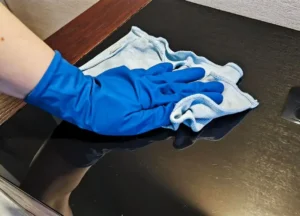 вологе прибирання меблів